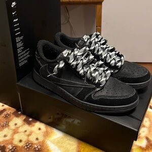 Jordan 1 low Travis Scott Phantom